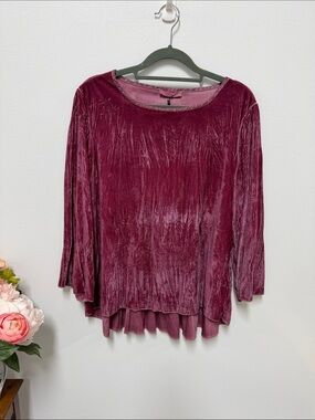 Women's Velvet Long-Sleeve Scoop Neck Blouse in Magenta